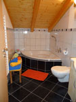 1. Bad/WC in der Ferienwohnung Dach der Alpen